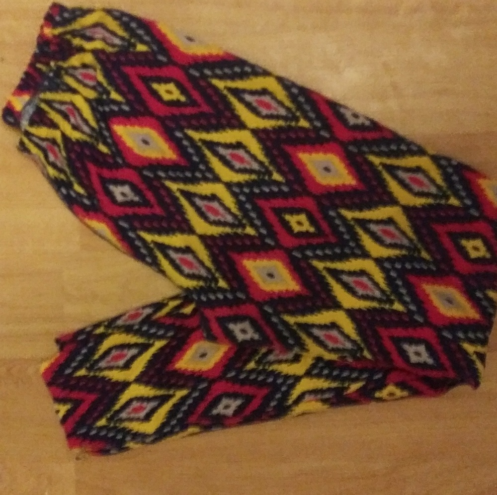 Old school Lularoe leggings.